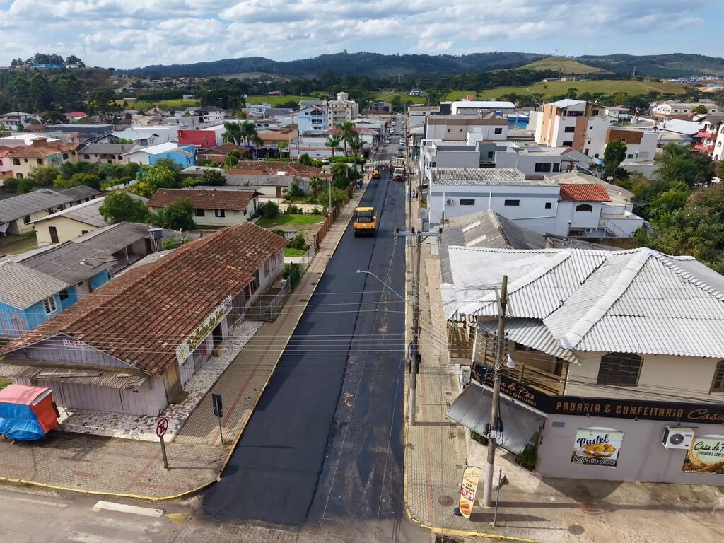 Prefeitura de Correia Pinto assina ordem de serviço para a pavimentação de 25 ruas