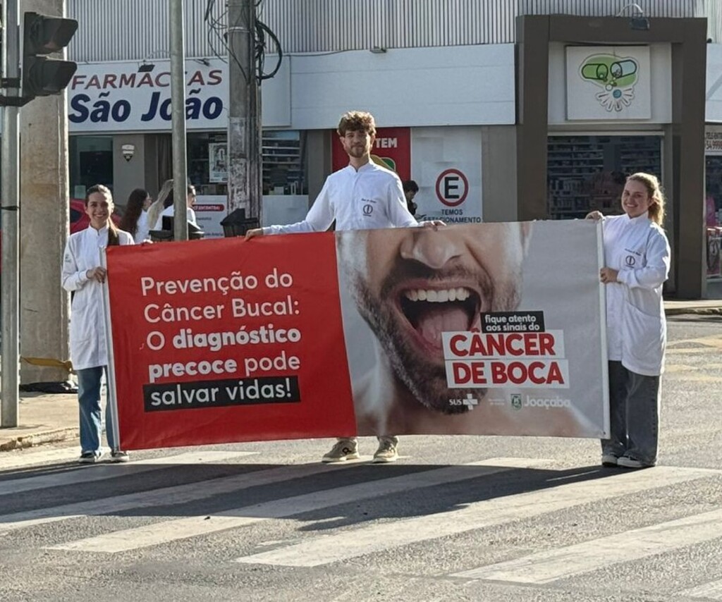 Curso de Odontologia promove ação de prevenção do câncer bucal em Joaçaba