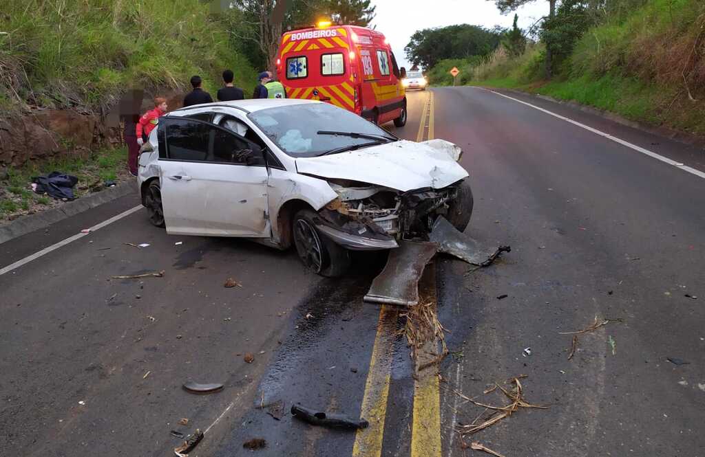 Jovem fica gravemente ferida após capotamento na SC-150 em Piratuba