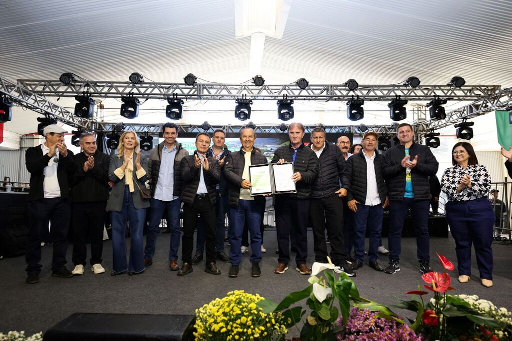 Na Festa do Colono, governador Jorginho Mello confirma investimentos em infraestrutura urbana e rural para Turvo