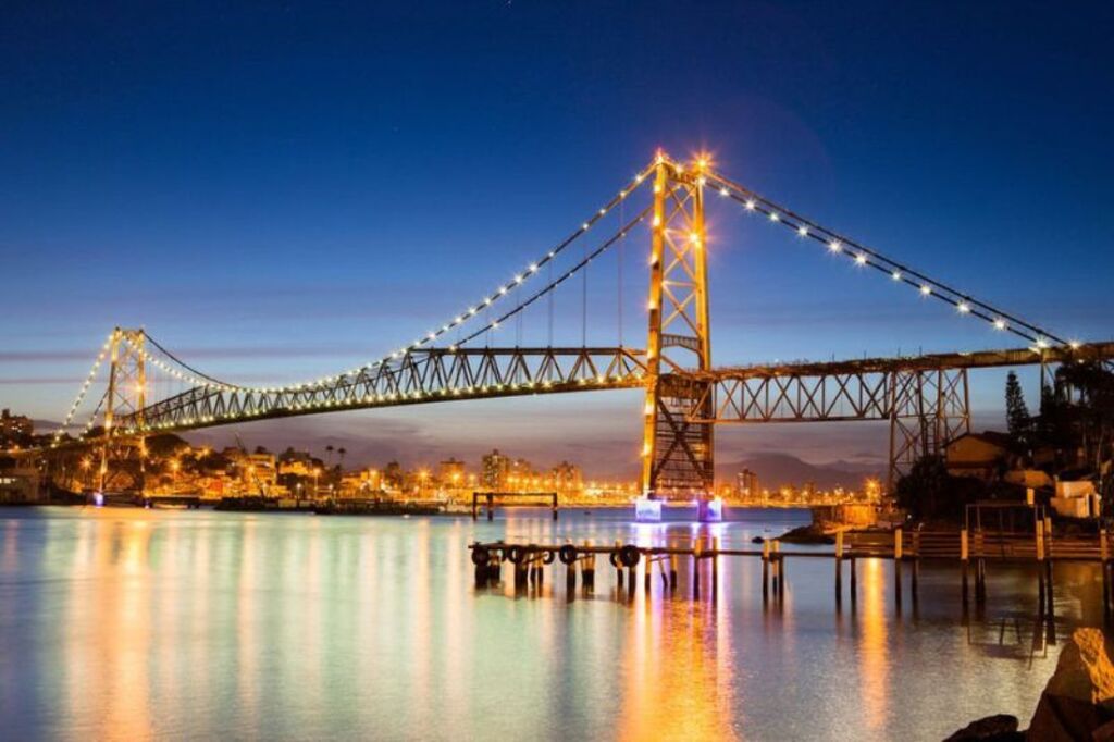 (Fotos: Flick) - A restauração da ponte envolveu a substituição de aproximadamente 40% da estrutura metálica e mobilizou centenas de profissionais até a reabertura ao tráfego, em 2019.