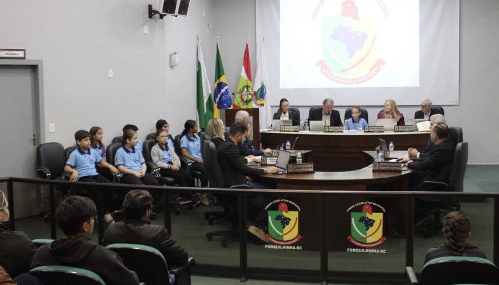 Câmara de Forquilhinha apresenta vereadores mirins durante sessão ordinária