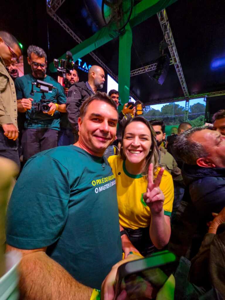 Com a presença de Flávio Bolsonaro, PL oficializa pré-candidatura de chapa pura ao Senado por SC