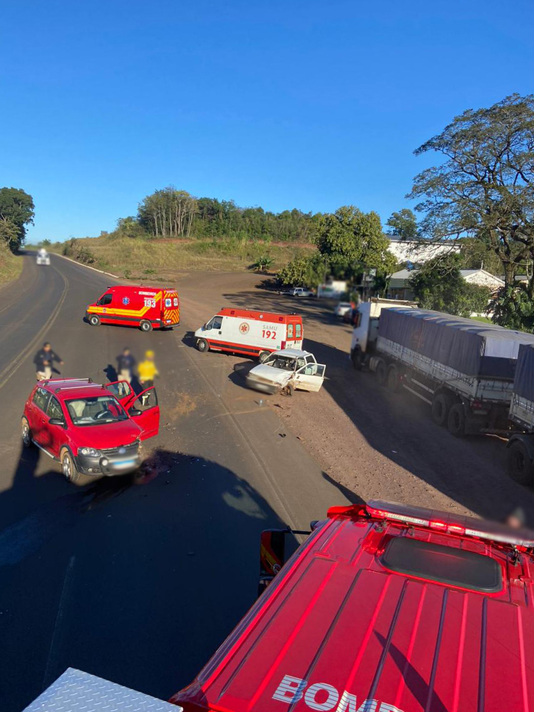 Acidente de trânsito entre dois veículos é registrado na BR-282