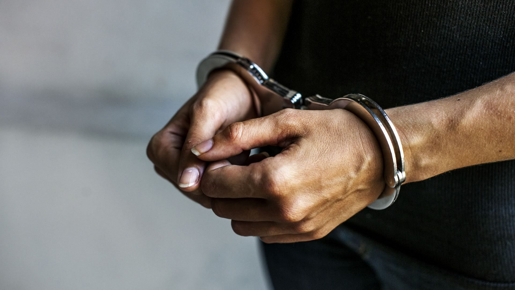 Imagem Reprodução Internet - Suspeito tenta fugir da PM e acaba preso com cocaína no Campo d’Aviação, em Imbituba