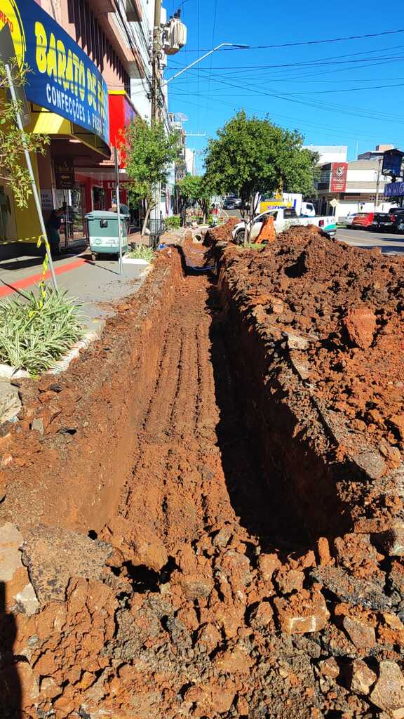 Obras de drenagem buscam reduzir alagamentos no centro da cidade