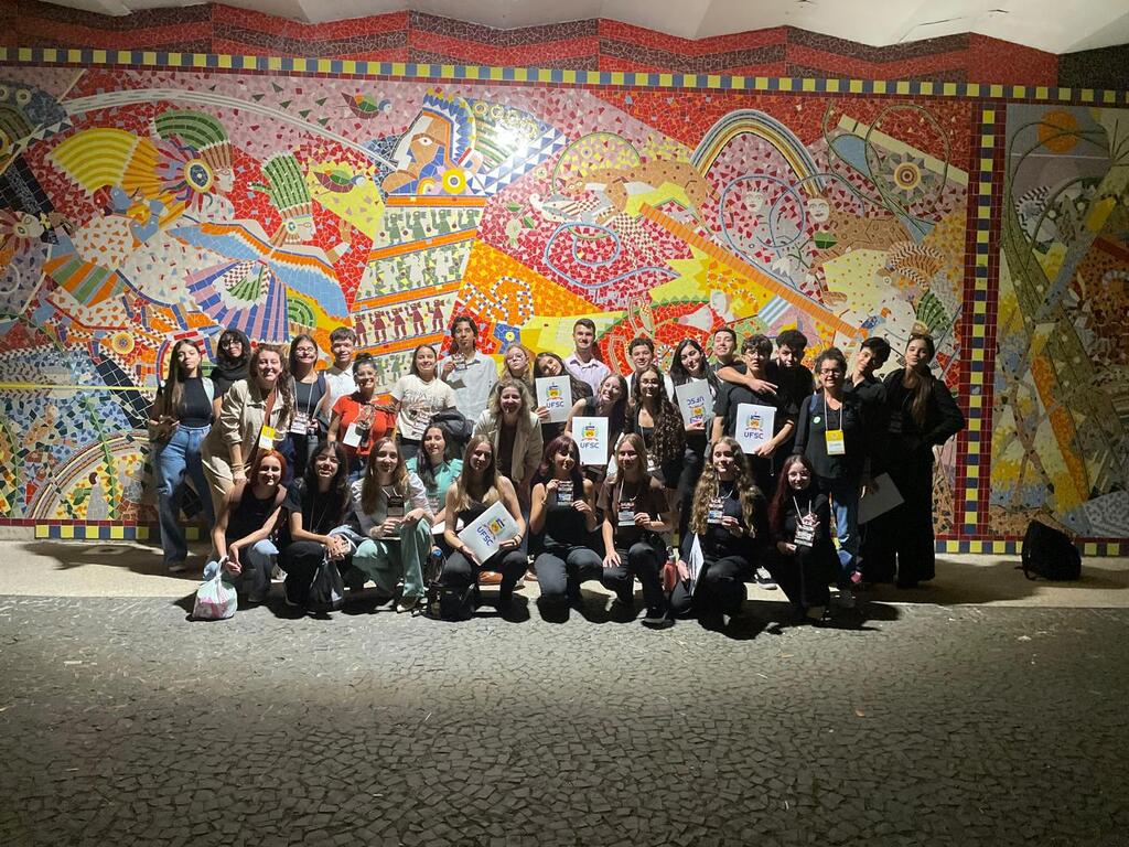 ALUNOS DA GAIVOTA PARTICIPAM DO SIEM EM FLORIANÓPOLIS