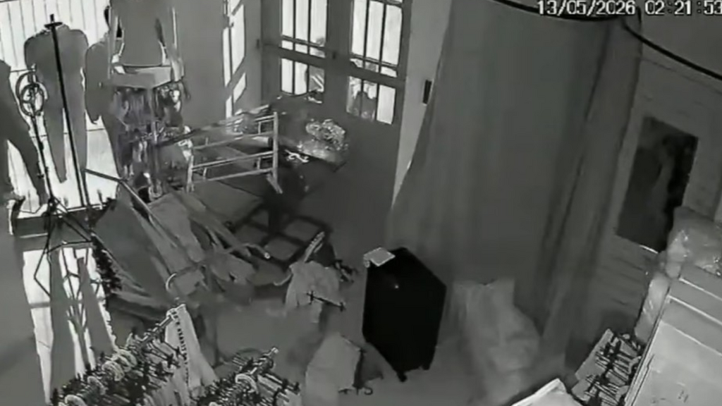 Criminosos tentam furtar loja pela janela durante a madrugada em Laguna