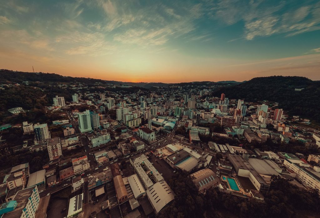 “Oásis” do emprego: como cidade de SC superou gigantes e virou a nº 1 do país em renda