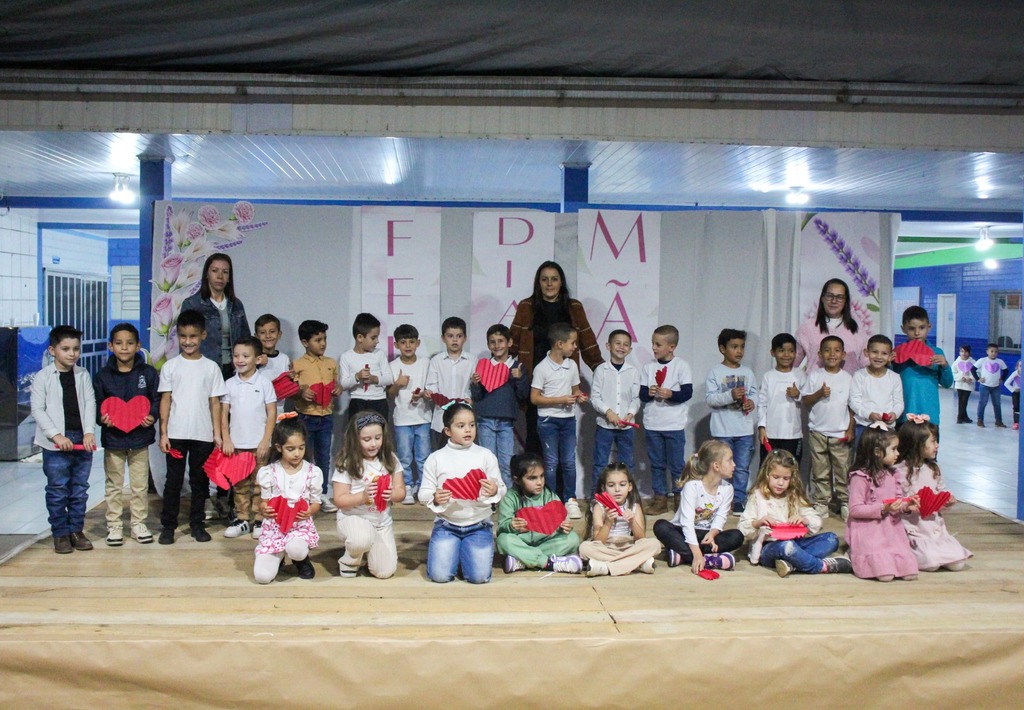 Escolas de Zortéa celebram o Dia das Mães com emoção e homenagens especiais