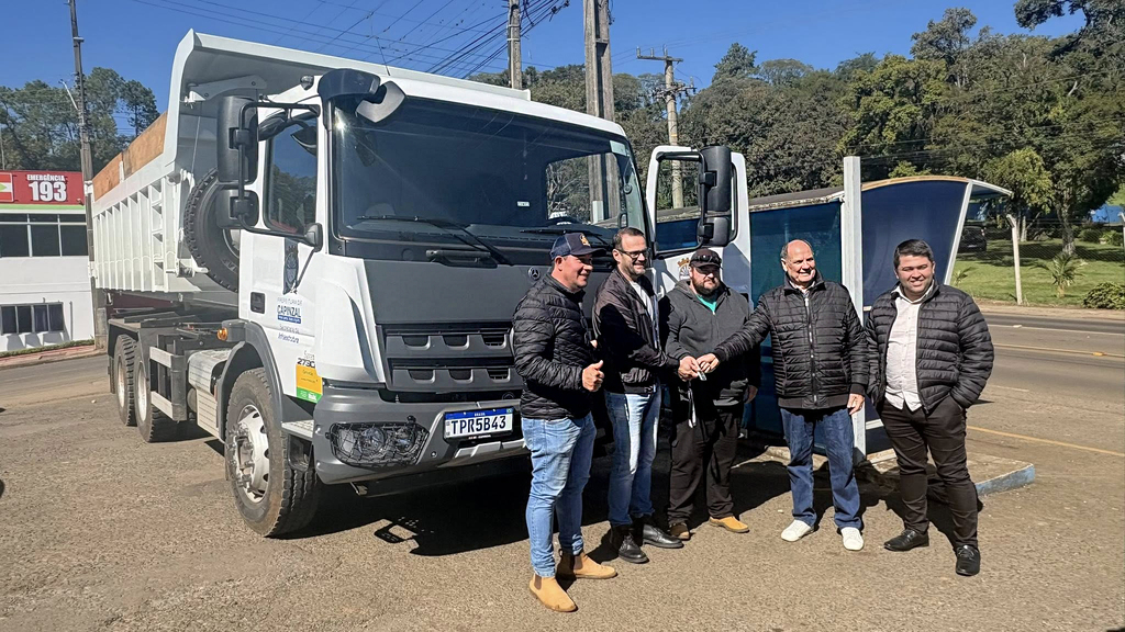 Prefeitura de Capinzal, COAFAM, Secretaria de Infraestrutura e Agricultura recebem novos equipamentos com apoio do deputado Lucas Neves e senador Esperidião Amin