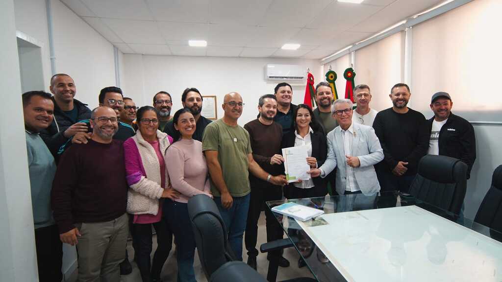 PREFEITURA DE SOMBRIO ASSINA ORDEM DE SERVIÇO DO PROGRAMA CASA CATARINA