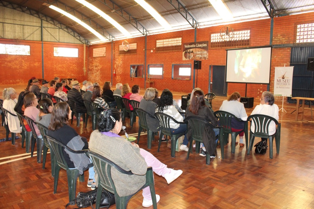 Cinema leva cultura e resgata memórias de idosos no interior de Pinhalzinho