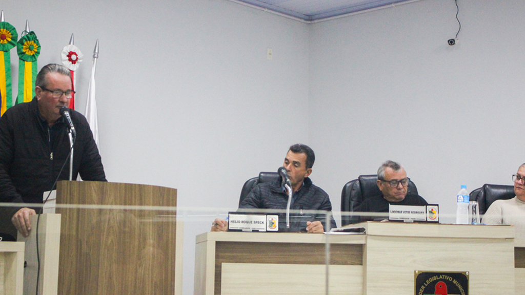 ANTEPROJETO DO VEREADOR NEREU CRISTÓVÃO DENOMINA RUA WALMOR RIBEIRO HOFFMAN NO BAIRRO PÉ DA SERRA PRAIA GRANDE