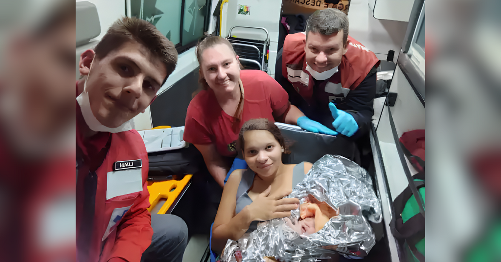 Bombeiros Voluntários de Presidente Getúlio realizam parto dentro de ambulância durante a madrugada