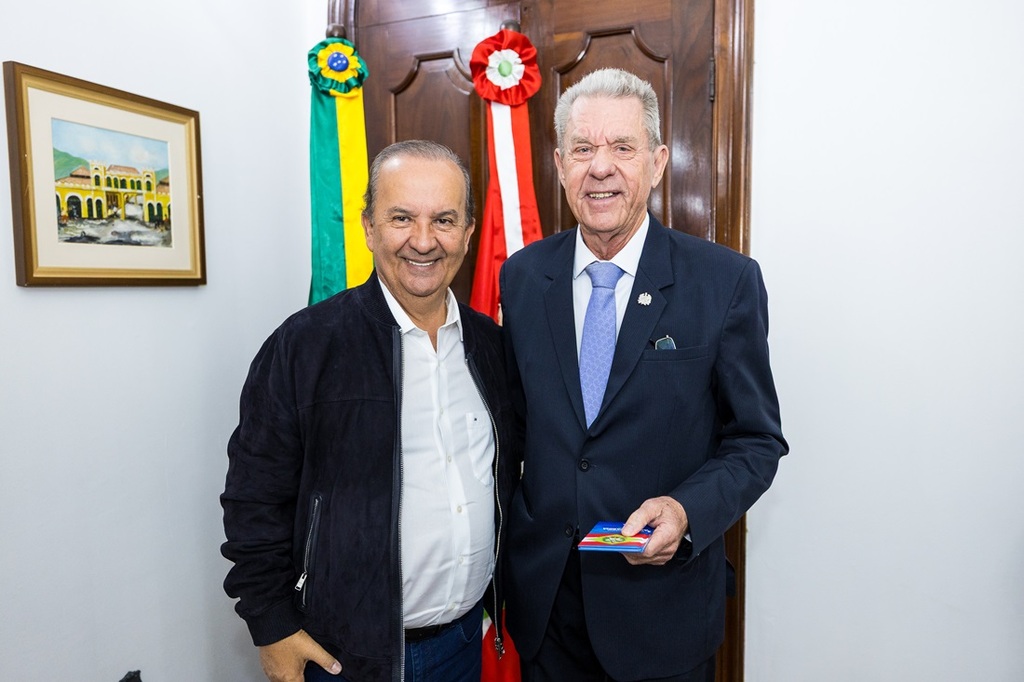 Leodegar Tiscoski toma posse como secretário de Indústria, Comércio e Serviços