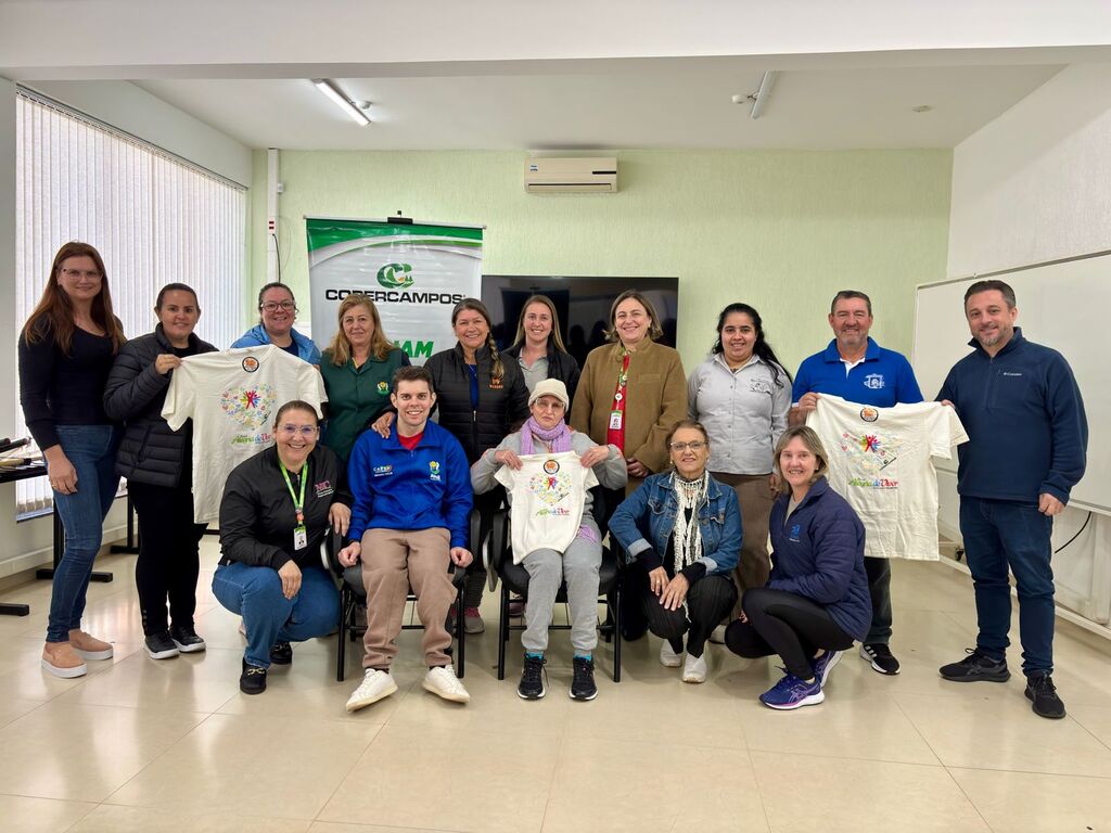 Copercampos alia sustentabilidade e inclusão com a entrega de camisetas ecológicas do Projeto Alegria de Viver
