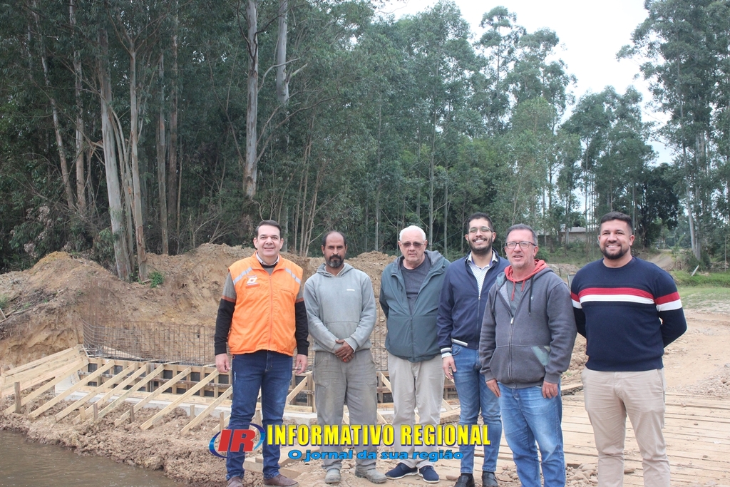 PREFEITO DE SÃO JOÃO DO SUL E MEMBROS DA DEFESA CIVIL VISTORIAM AS OBRAS DE EXECUÇÃO DAS PONTES DE VILA SÃO JOSÉ E VILA CECHELLA