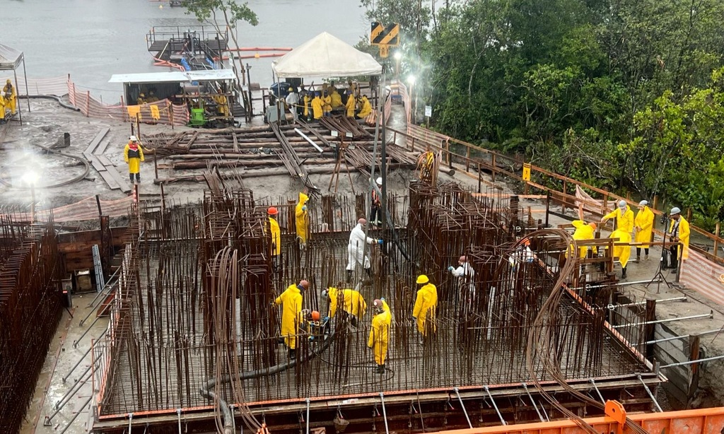 Prefeitura inicia concretagem de blocos de fundação que vão sustentar principal vão da Ponte Joinville