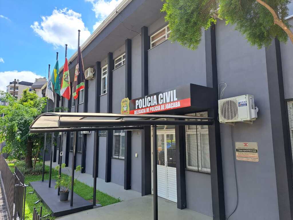 Polícia Civil prende homem flagrado tentando furtar celular de caminhão em Joaçaba, na tarde de sexta-feira (15).