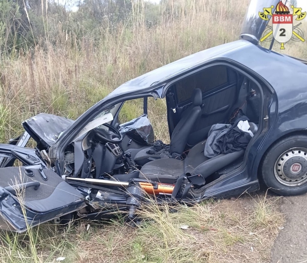 Jovem fica preso às ferragens em grave acidente na SC-120, na tarde de sábado (16)