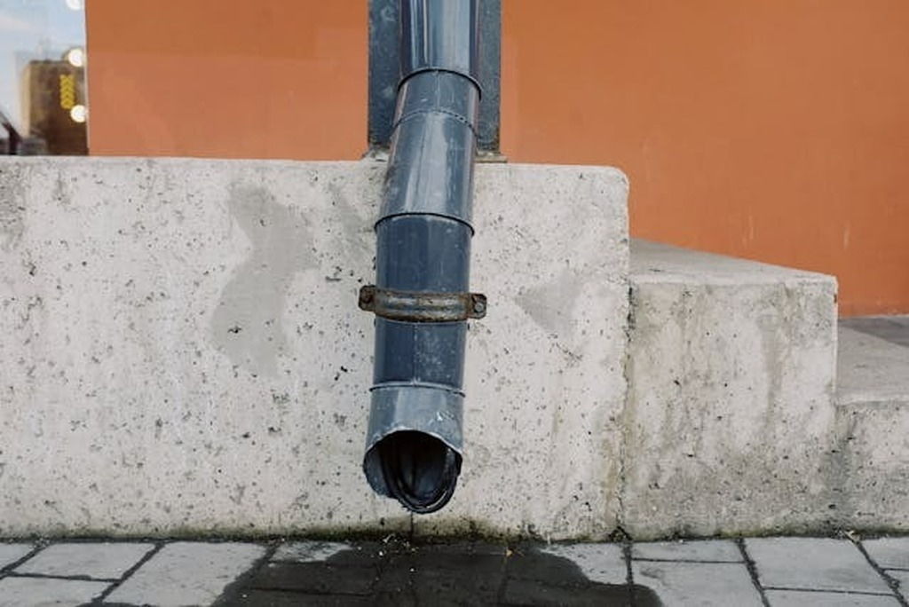 Dois caminhos da água: Águas de São Francisco do Sul explica a diferença entre esgoto e drenagem pluvial
