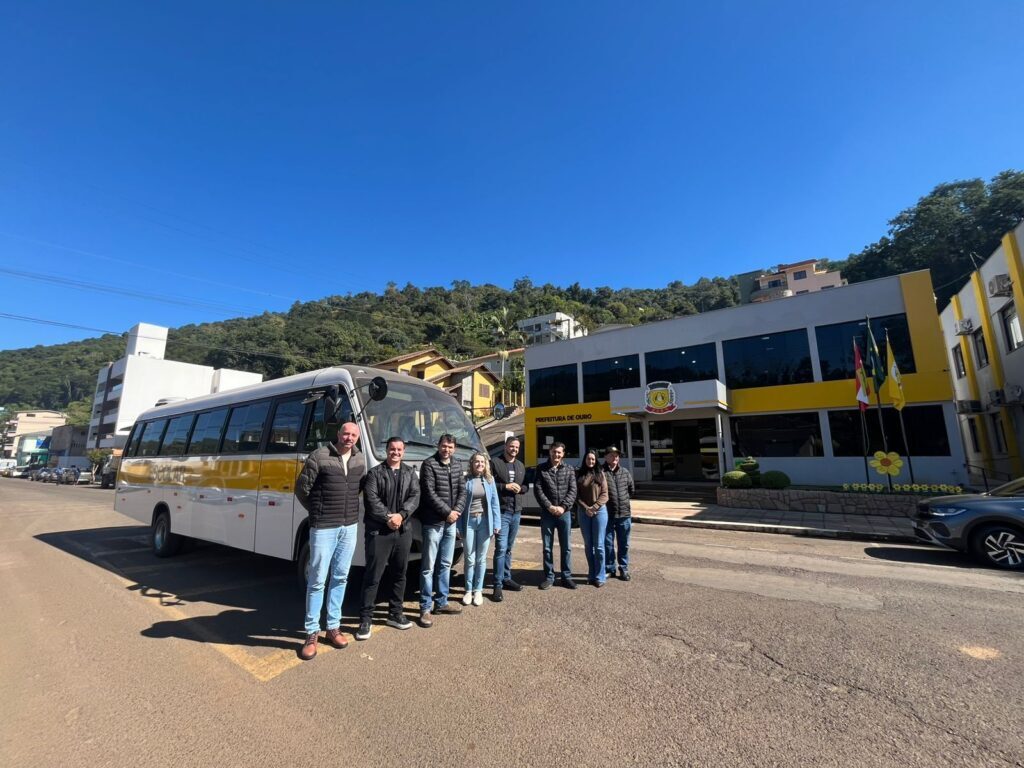 Deputado Lucas Neves destina recursos para aquisição de  micro-ônibus para a Secretaria da Educação de Ouro