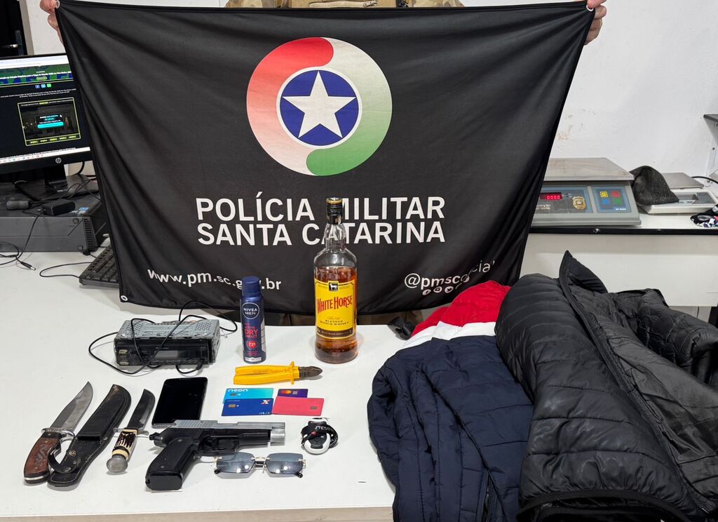 Dois homens são presos após furtos em veículos e uso de cartões bancários em Chapecó