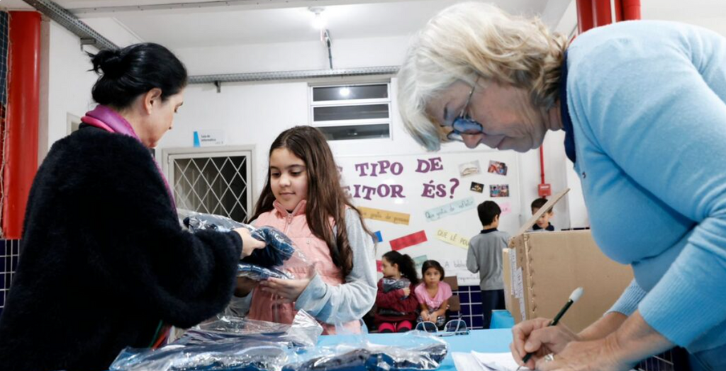 Secretaria de Educação inicia entrega de 230 mil peças de uniforme escolar de inverno