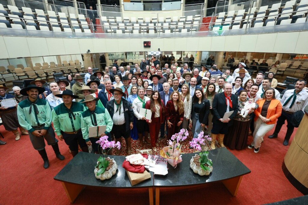 Alesc homenageia Movimento Tradicionalista Gaúcho de SC pelos 53 anos