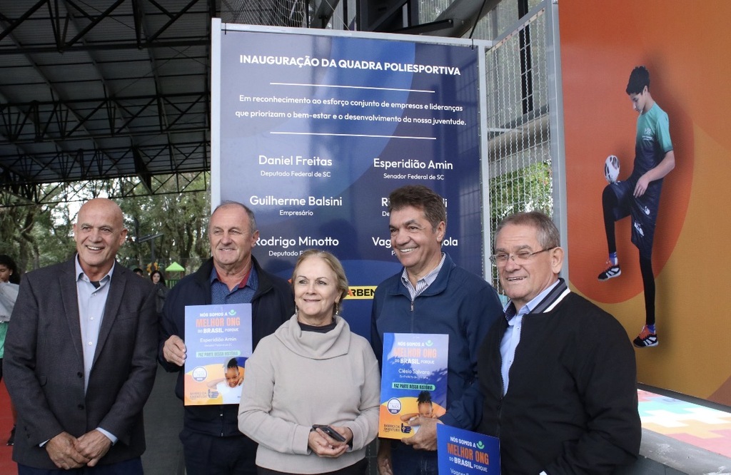 Bairro da Juventude inaugura nova quadra poliesportiva e parque da educação infantil