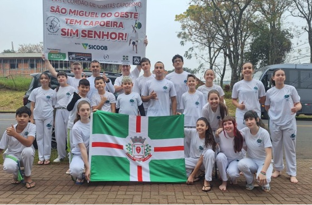 Capoesmo conquista títulos em todas as categorias no Campeonato Interestadual