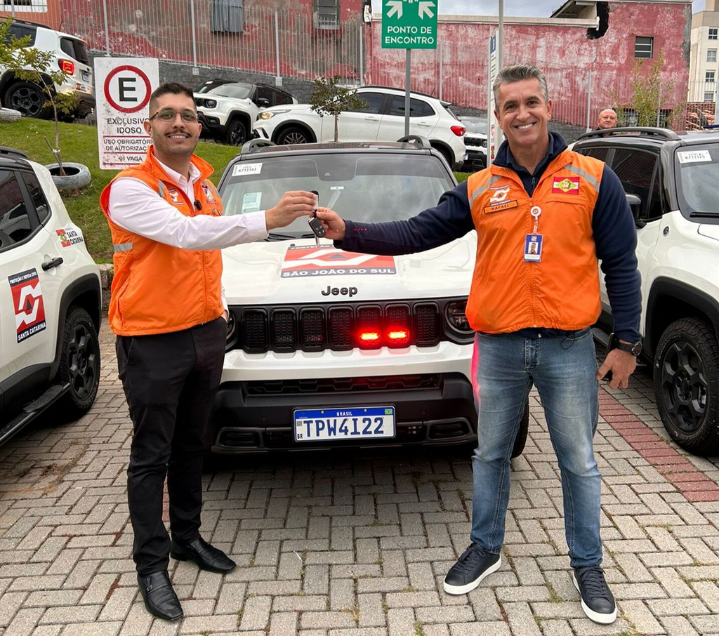 SÃO JOÃO DO SUL RECEBE VIATURA 4X4 PARA FORTALECER AÇÕES DA DEFESA CIVIL DO MUNICÍPIO