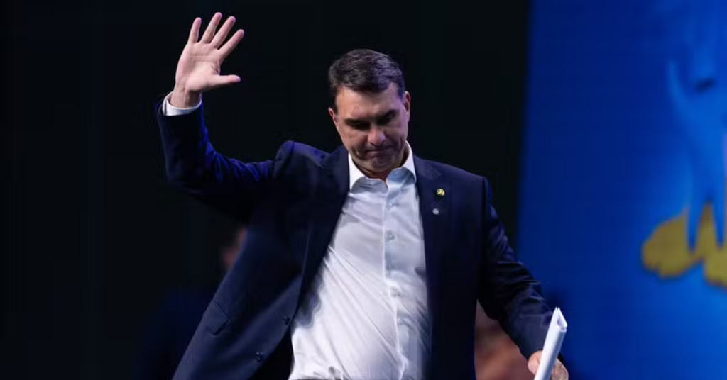 Aliados de Flávio Bolsonaro admitem rever apoio à candidatura à Presidência se surgirem novos fatos sobre caso Master