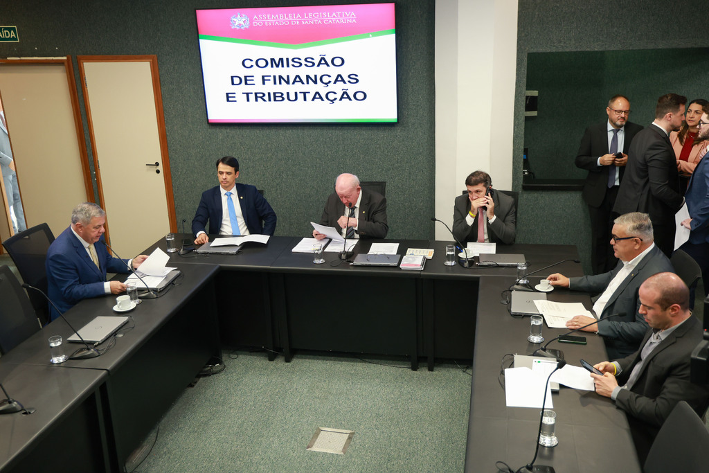 https://suitacdn.cloud-bricks.net/fotos/15872373/file/desktop/2026-05-19_COMISSAO_FINANCAS_DC-2.jpg?1779298291