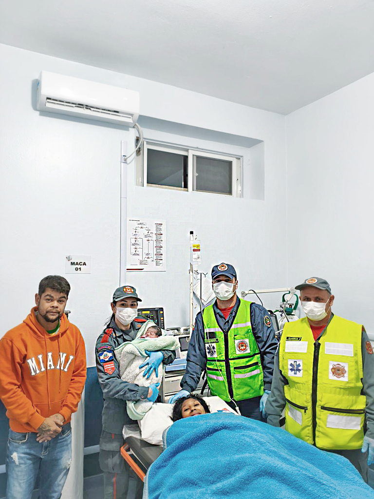 Bombeiros auxiliam parto de emergência durante a madrugada em Piratuba