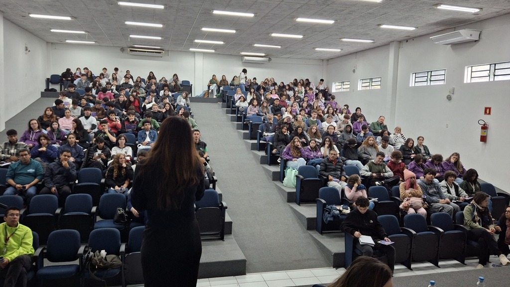 MPSC promove reflexão sobre violência contra a mulher para alunos do IFC de Araquari