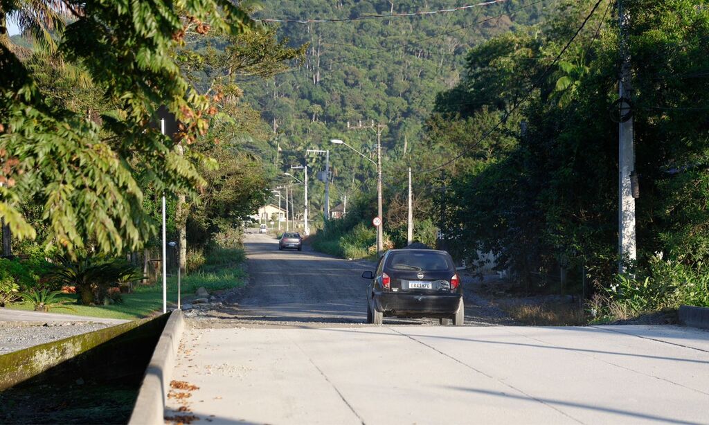 Pavimentação da rua dos Portugueses começa após assinatura de Ordem de Serviço
