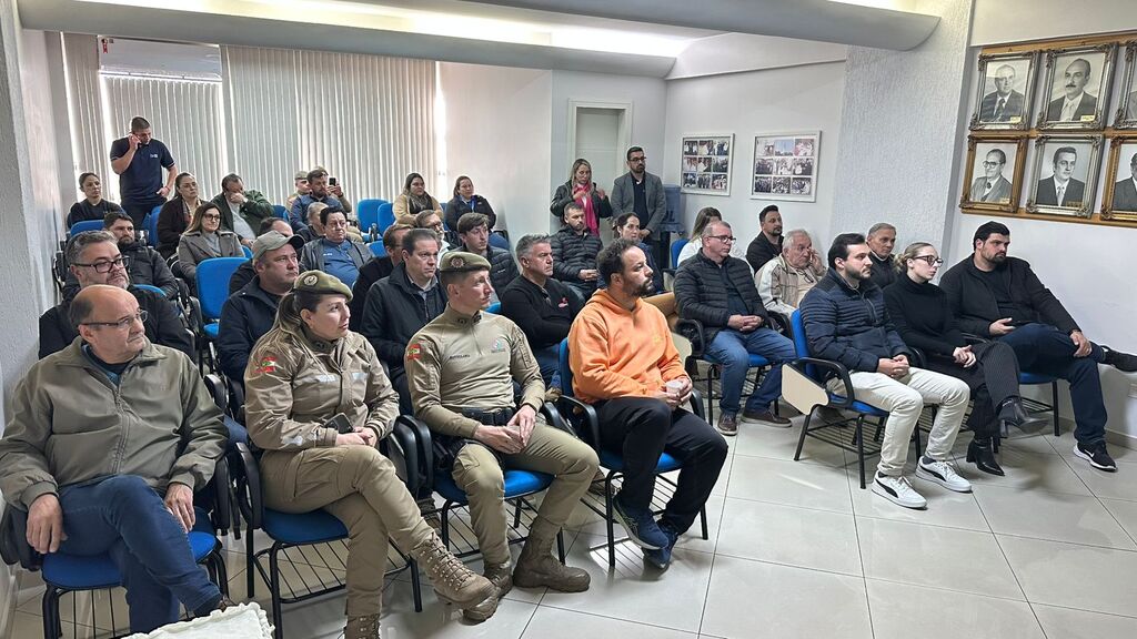 Motos irregulares e barulho entram na mira em reunião com empresários em Joaçaba