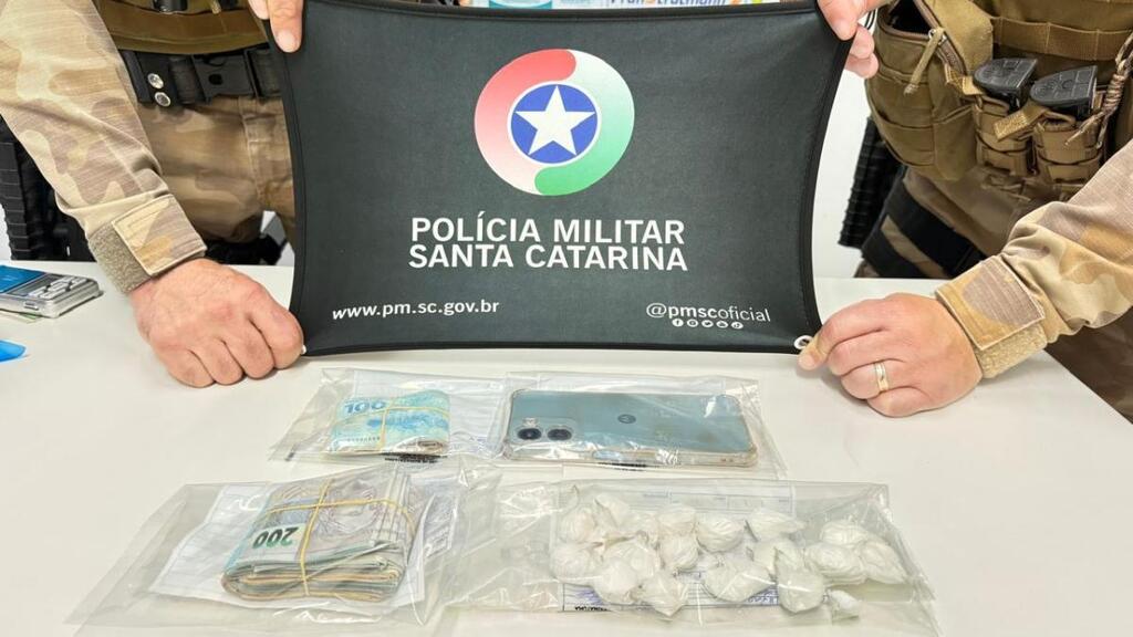 PM cumpre mandado de prisão e apreende drogas em Água Doce, na tarde de quarta-feira, 20