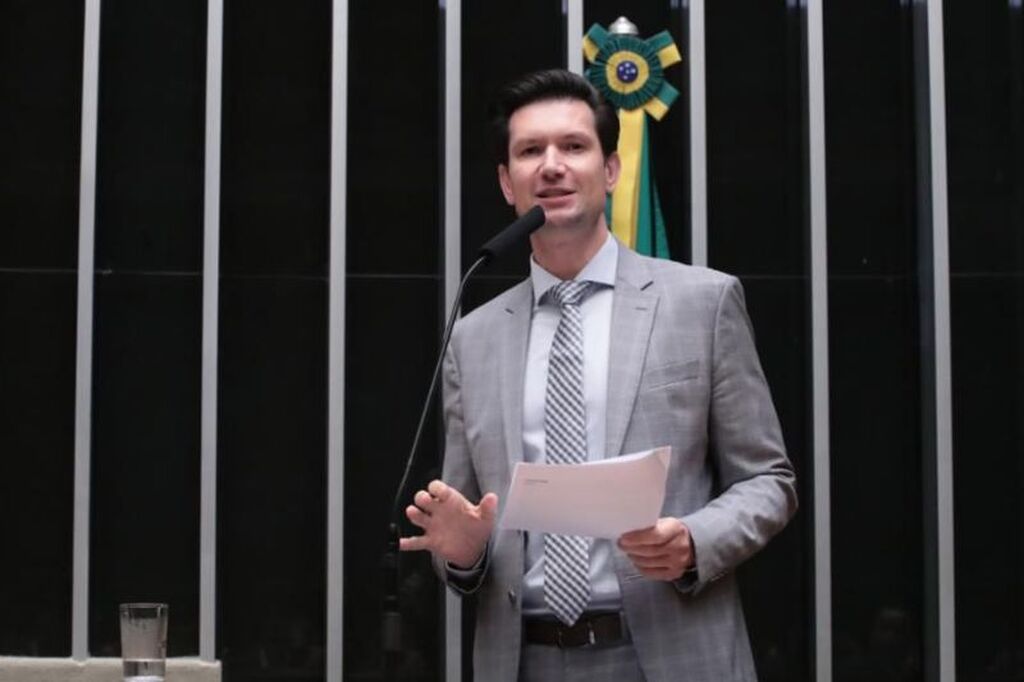 Deputado Gilson Marques apresenta projeto para derrubar decretos de Lula sobre as redes sociais