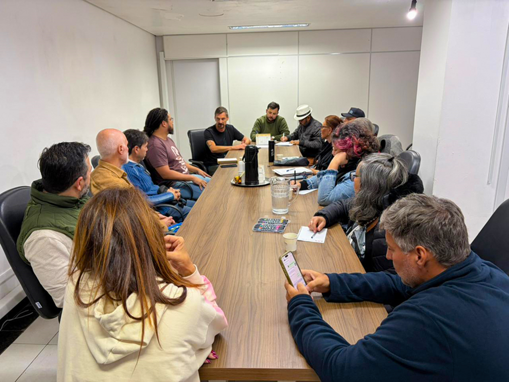REUNIÃO NO GABINETE DO PREFEITO DEBATE PLANEJAMENTO DA CULTURA E AÇÕES INSTITUCIONAIS NO MUNICÍPIO DE TORRES