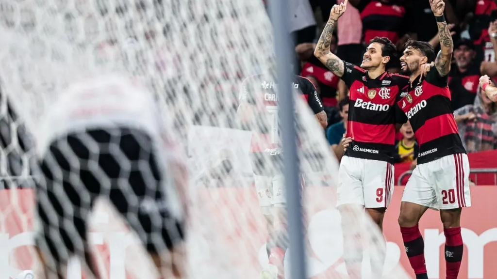 Flamengo vence duelo suspenso na Libertadores e amplia liderança do Grupo A