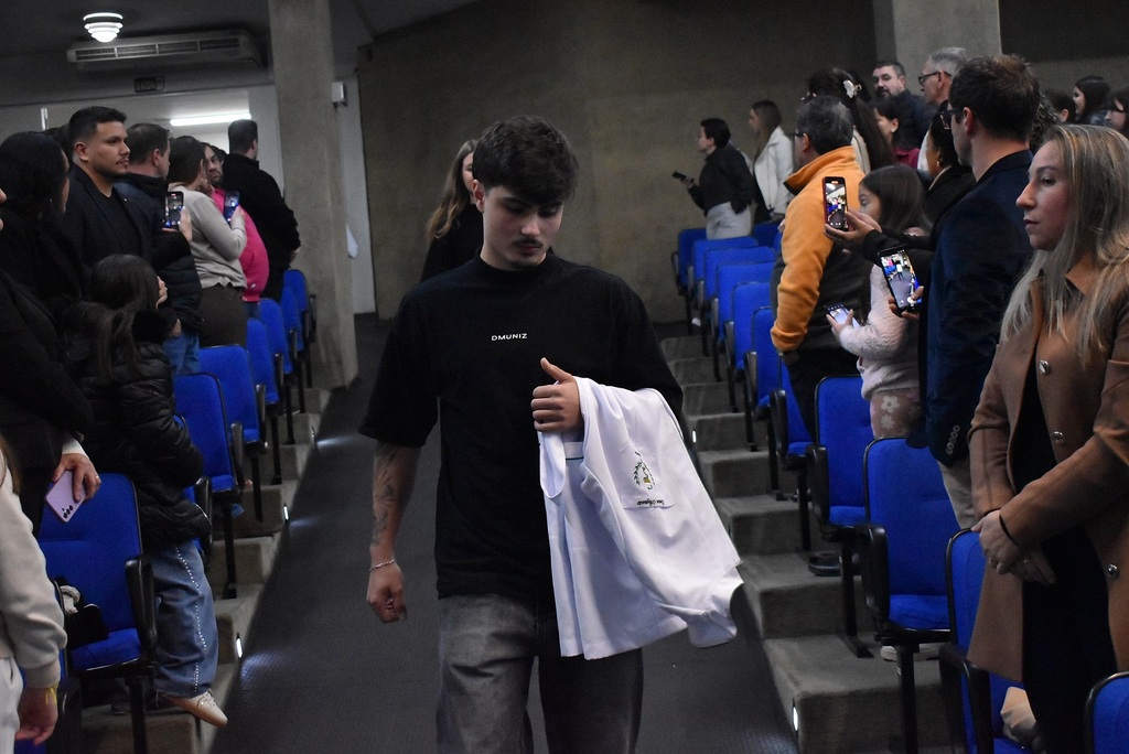 Cerimônia do Gral e Pistilo marca início da trajetória dos estudantes de Farmácia da Unoesc Joaçaba