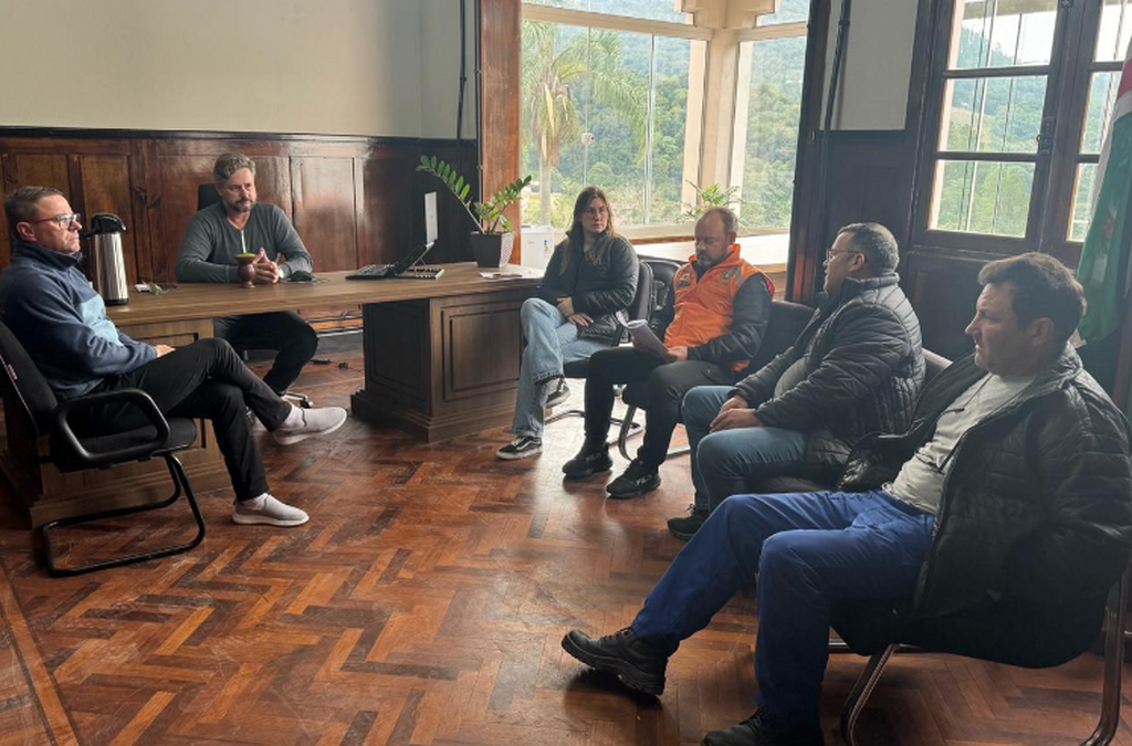 Defesa Civil Municipal se reúne para planejar ações preventivas com base em decretos estaduais de alerta climático