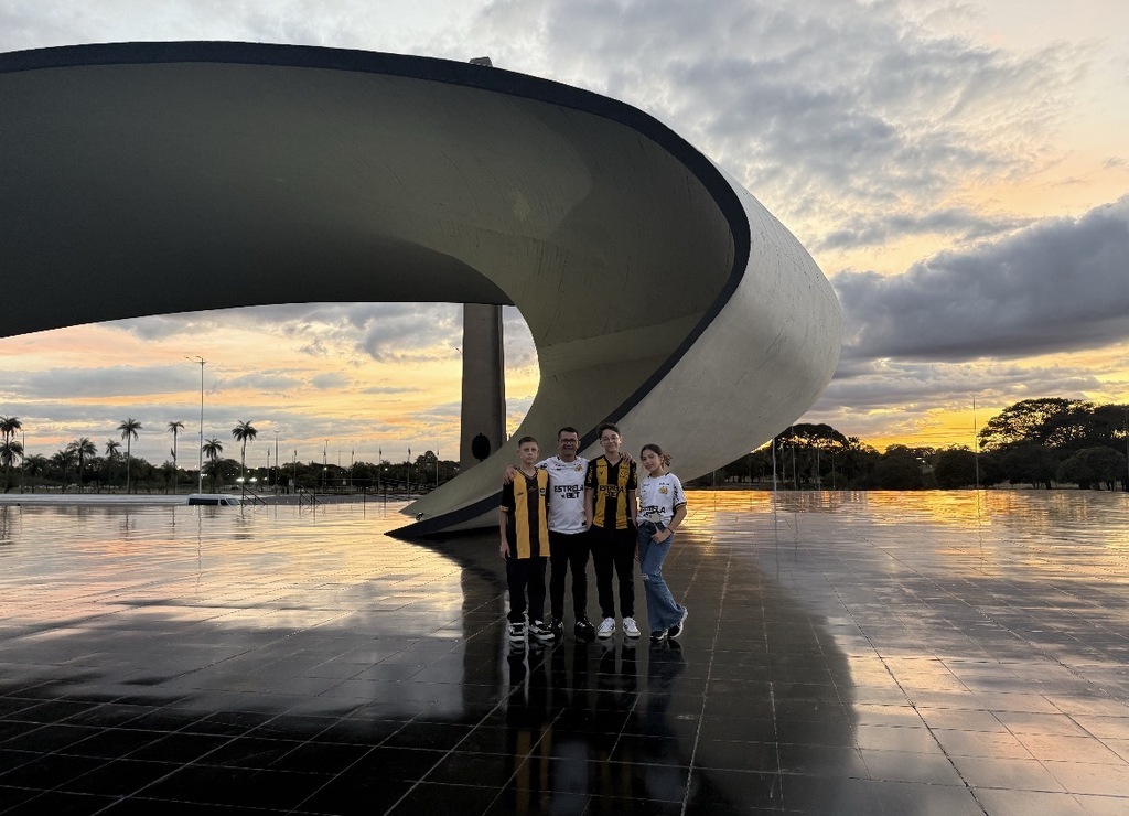 Vereadores mirins de Criciúma iniciam agenda em Brasília com imersão histórica e formação cidadã