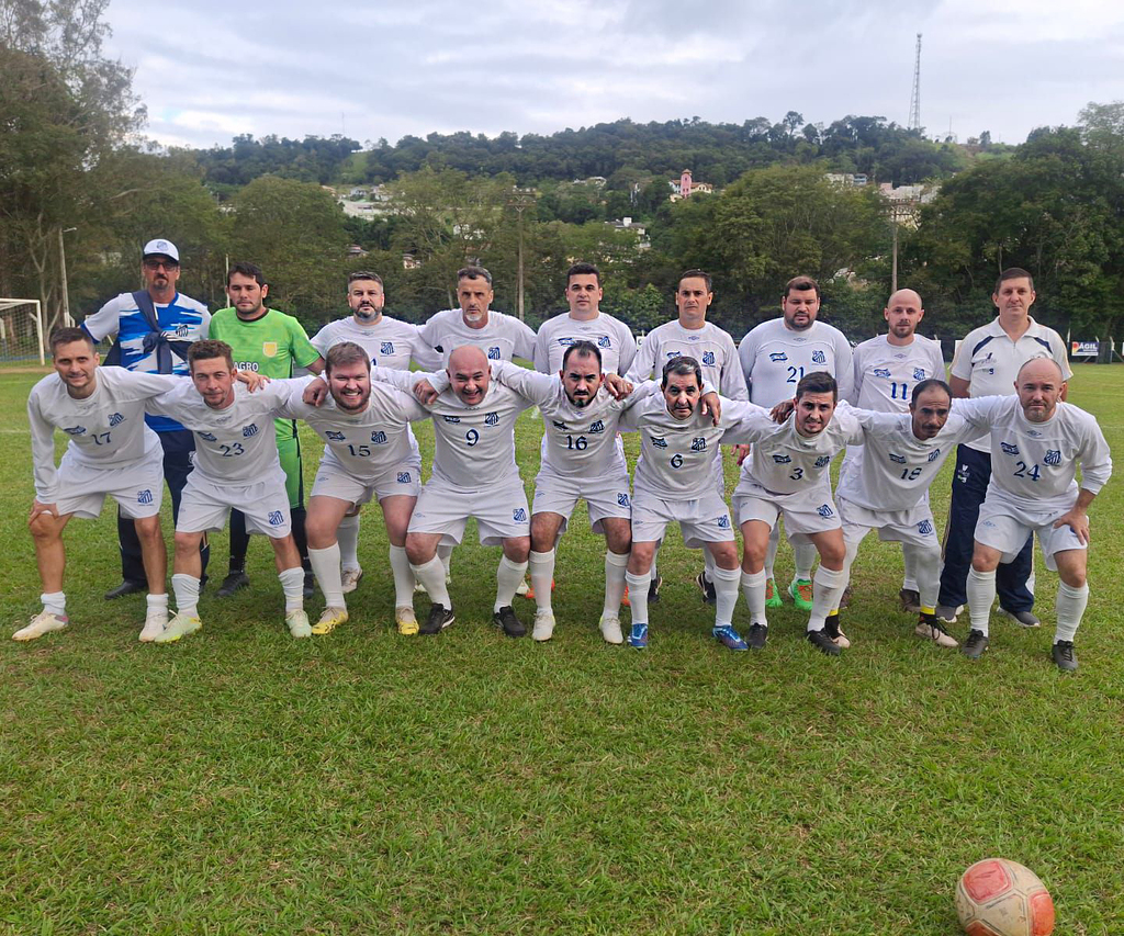 MASTER FUTEBOL CAPINZAL VOLTA A JOGAR NA BAIXADA RUBRA APÓS LONGO PERÍODO