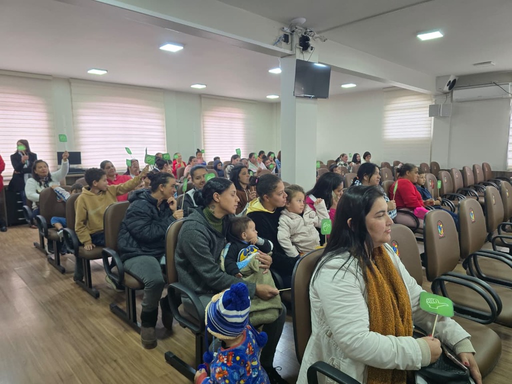 Secretaria de Assistência Social promove encontro com beneficiários do Bolsa Família em Otacílio Costa