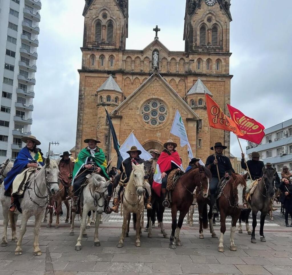 Cavalgada integra programação da 36ª Festa Nacional do Pinhão