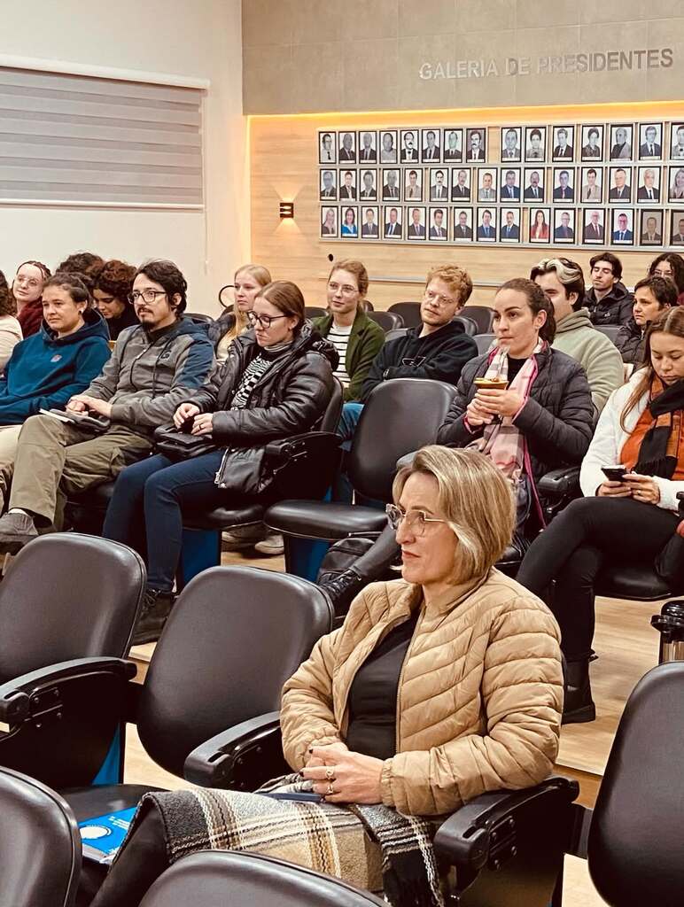 Cine Debate reúne público para discutir saúde mental em Pinhalzinho